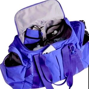 Athleta Kinetic Duffle Bag Gym Merlin Blue Travel Weekender Nylon - used once